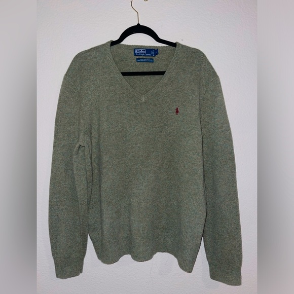 Ralph Lauren Men’s Lambs Wool V-neck sweater - Picture 1 of 4